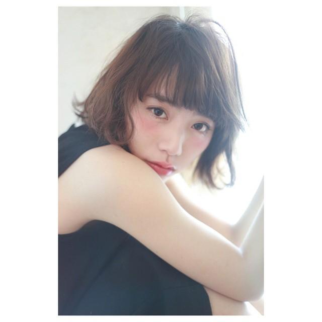 ミディアムヘアスタイル  鈴木茜 くせ毛風 無造作 ラフ ダークトーン 透明感 ナチュラル 中目黒 代官山 roma