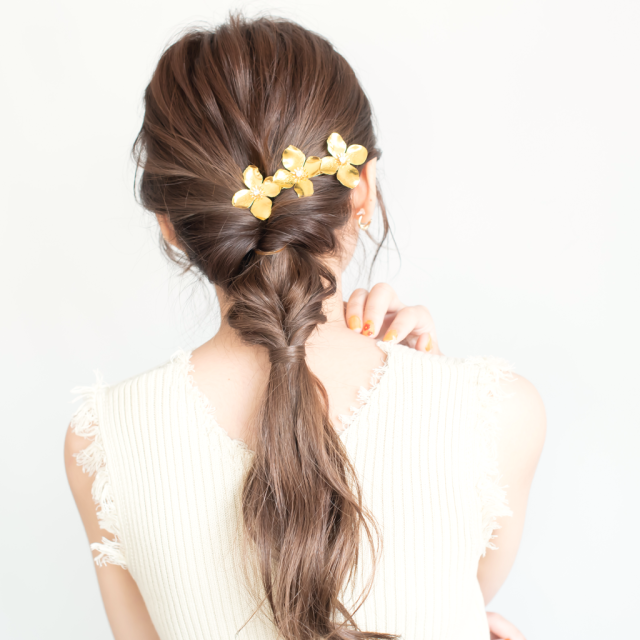 ヘアアレンジヘアスタイル  ヘアーサロン　Loufreasy ヘアアレンジ ヘアセット くるりんぱ 編み込み 外国人風 アッシュ 結婚式 パーティーアレンジ 簡単アレンジ アレンジ セルフアレンジ バレッタ ヘアアクセ ヘアアクセサリー 二次会 ロングアレンジ ロングヘア