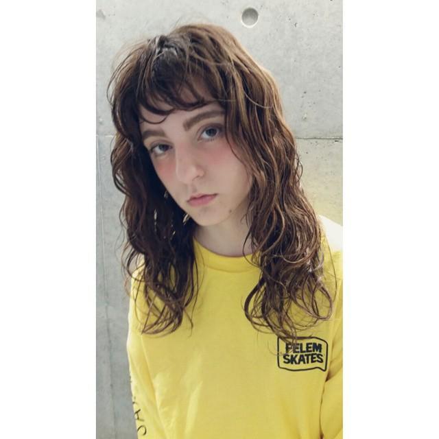 セミロングヘアスタイル  池袋 おしゃれ 南池袋 ダークトーン ハイライト グラデーション アッシュグレージュ とろみカラー グレージュ ベージュカラー 西海岸 ナチュラル 無造作 ウェット つやmake つや 外国人風