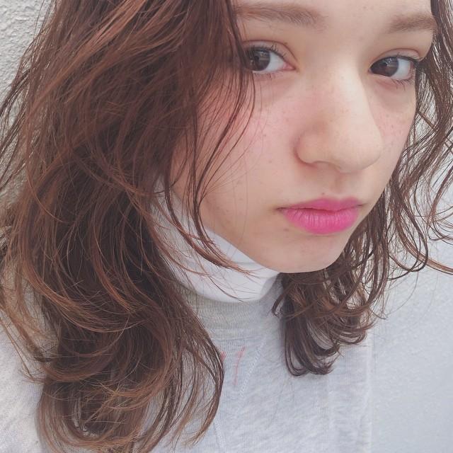 ミディアムヘアスタイル  畑田萌 くせ毛風 セミウェット ナチュラル ウェーブ ラフ 透明感 外国人風 中目黒 代官山 roma
