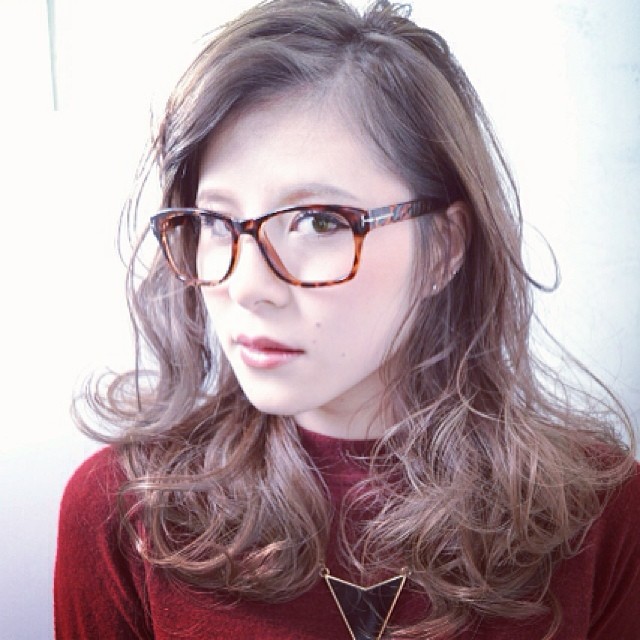 ロングヘアスタイル  山崎浩 アッシュ めがね 立川