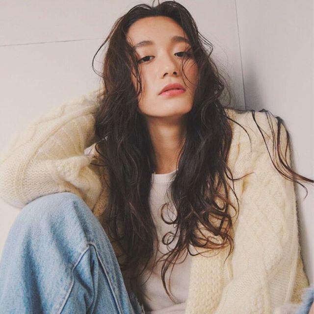 ボブヘアスタイル  carlm シースルーバング 無造作 外国人風 ラフ 外ハネ アンニュイ ウェット かきあげバング アッシュ ハイライト 外国人風カラー 大人ボブ 簡単スタイリング シースルーカラー 透明感 グレージュカラー グレーベージュ 福岡美容室 今泉美容室