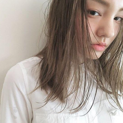 ミディアムヘアスタイル  salon dakota