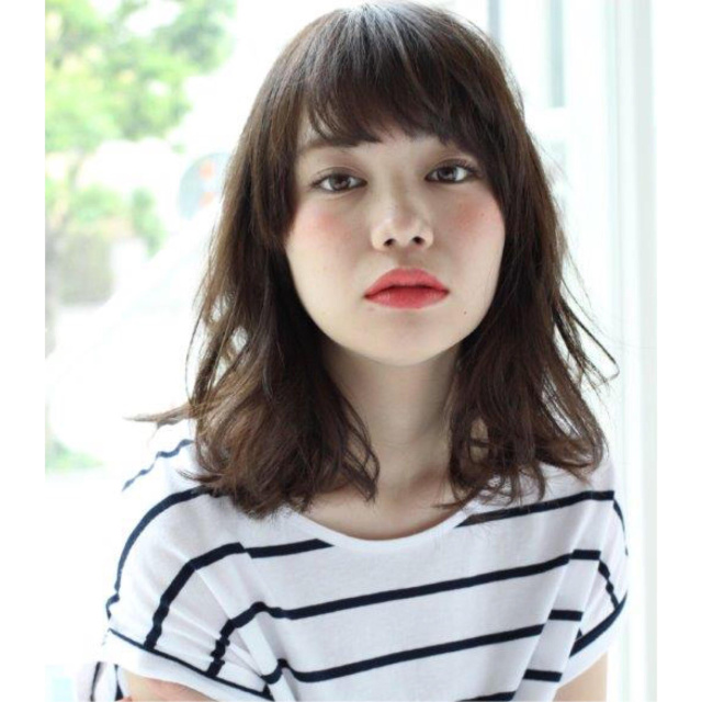 ミディアムヘアスタイル  ミディアム ランダムカール グレーアッシュ グレーベージュ グレージュ 透け感 抜け感 脱力ウェーブ シースルーカラー シースルーバング 表参道 ar FUDGE ミントベージュ Un ami