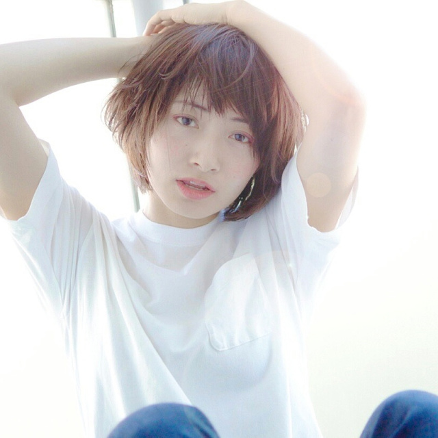 ミディアムヘアスタイル  ROVER 抜け感 ルーズ アッシュ うざバング センターパート シースルーバング 無造作 外国人風 ラフ 耳かけ 外ハネ アンニュイ ウェット かきあげバング 透明感 ゆるふわ