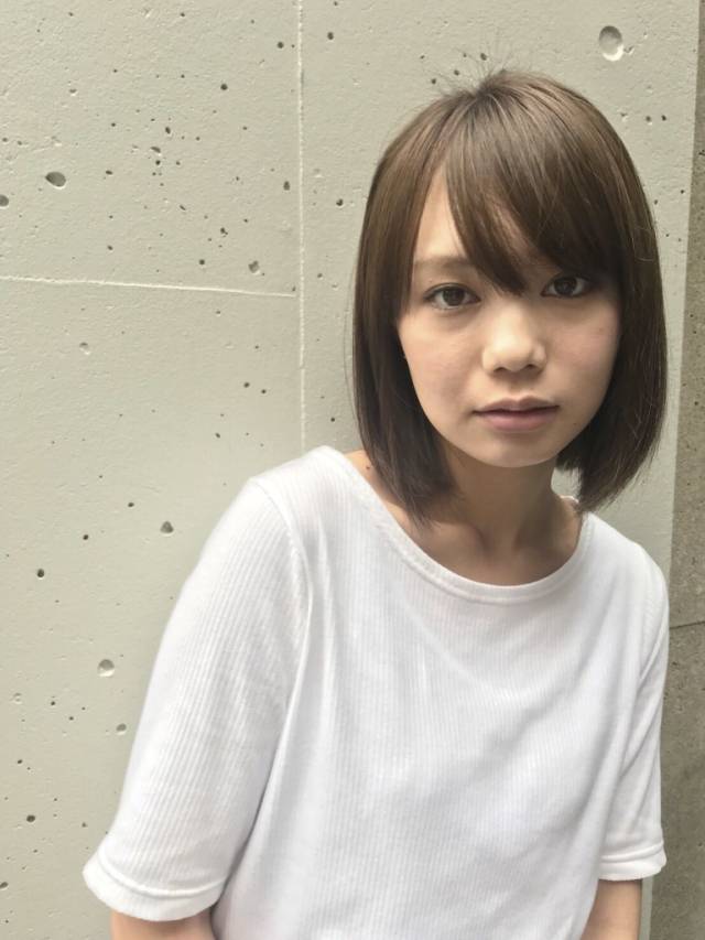 ショートヘアスタイル  amoretto うざバング シースルーバング 無造作 外国人風 黒髪 ラフ 耳かけ 外ハネ アンニュイ かきあげバング 透明感 ウェーブ アッシュ