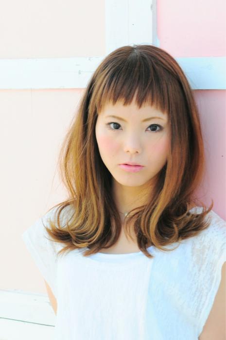 ミディアムヘアスタイル  ダークトーン おフェロ モテ ウェット 血色メイク アッシュ ルームウェア BAROQUE