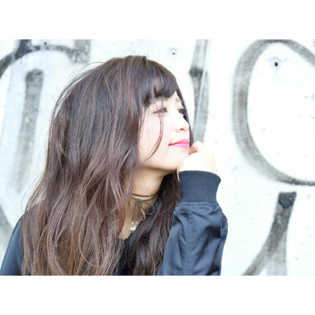 ロングヘアスタイル  AMILI おフェロ 無造作 アンニュイ クール シースルーバング うざバング ショートバング ダークトーン 透明感 アッシュ グラデーションカラー ハイライト