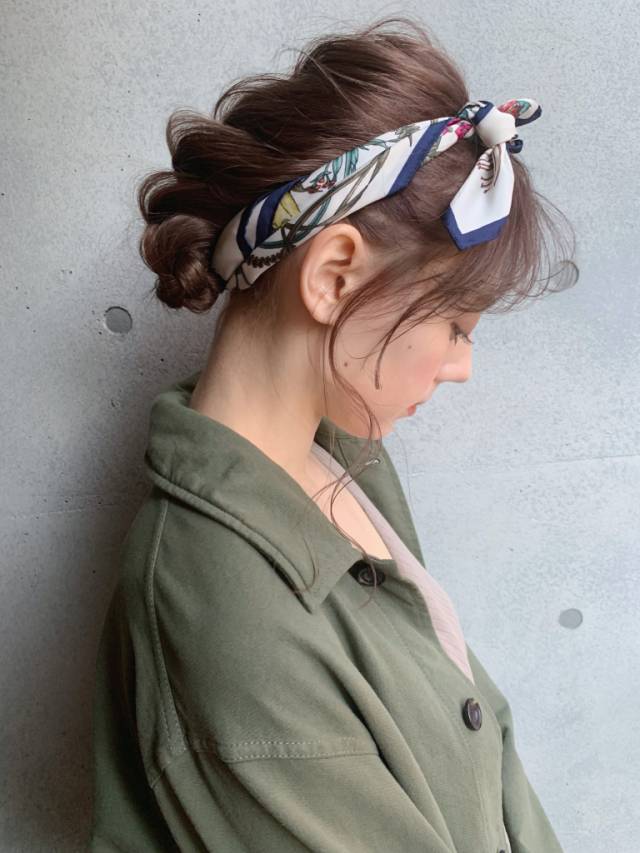 ヘアアレンジヘアスタイル  スカーフアレンジ スカーフ アレンジ パーティーアレンジ 簡単アレンジ カジュアルアレンジ ヘアアレンジ セルフアレンジ ツイストアレンジ ロングアレンジ ボブアレンジ ねじりアレンジ 簡単ヘアアレンジ サイドアレンジ デート モテ 愛され 透明感