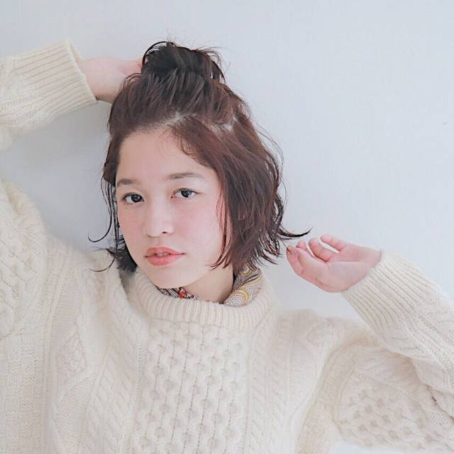 セミロングヘアスタイル  無造作 外国人風 ラフ 外ハネ アンニュイ ウェット 透明感 ウェーブ モテ ナチュラル 抜け感 くせ毛風 リラックス