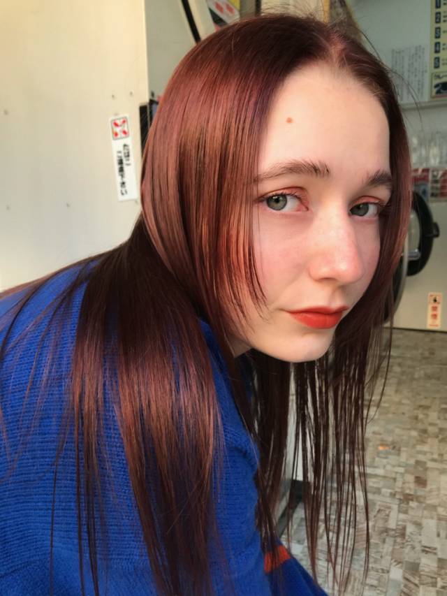 ロングヘアスタイル  オレンジ オレンジヘアー ストレート ナチュラルストレート ストレートヘア ストレートパーマ ハイトーンカラー 暖色系