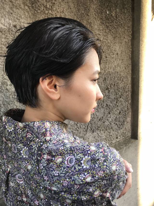 ボブヘアスタイル  ボブ ハーフウェット パーマ 大きめパーマ パーマスタイル ボブパーマ 水色 BOTAN
