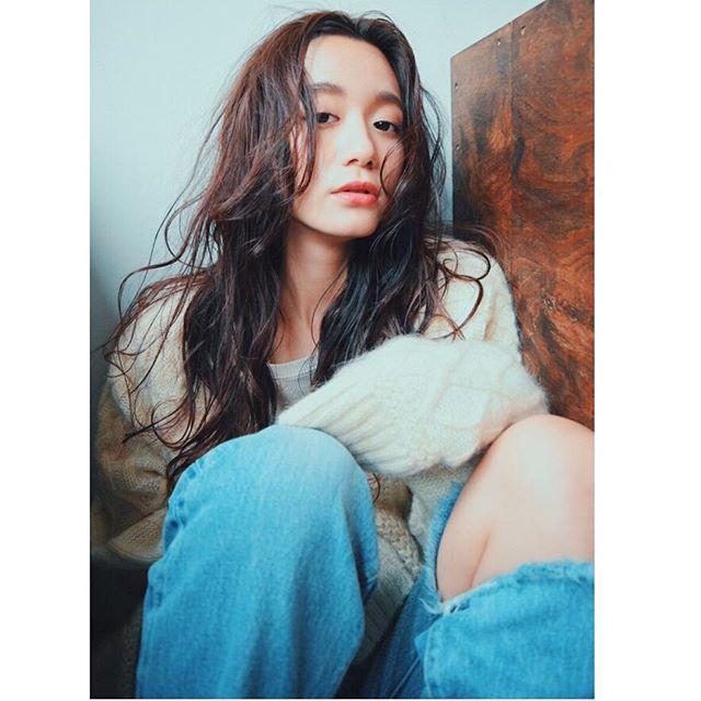 ヘアアレンジヘアスタイル  内埜晃宏 ダークトーン 黒髪 カジュアルアレンジ ハーフアップ 無造作 ラフ ルーズ 透明感 束感 ナチュラル ほつれ 表参道 原宿 meuvle