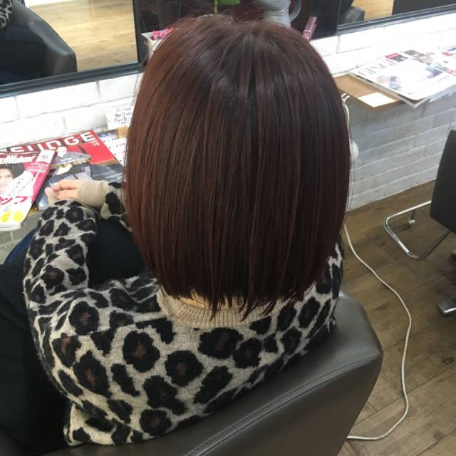 ボブヘアスタイル  LOAVE OMOTESANDO 無造作 外国人風 外ハネ 耳かけ 透明感 シアーアッシュ アッシュ ストレート ぱっつん ニュアンス ハイライト ウェット アンニュイ