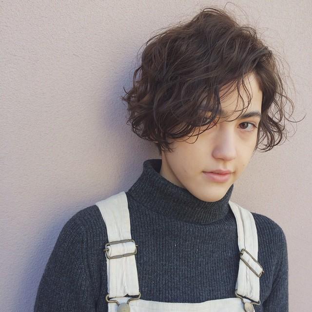 ショートヘアスタイル  畑田萌 ウェーブ ナチュラル くせ毛風 ダークトーン セミウェット 代官山 中目黒 roma