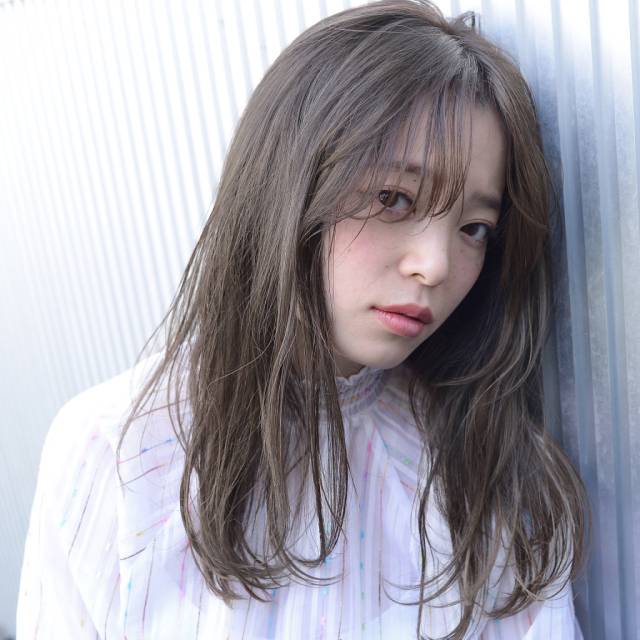 ミディアムヘアスタイル