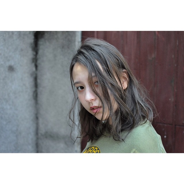 セミロングヘアスタイル