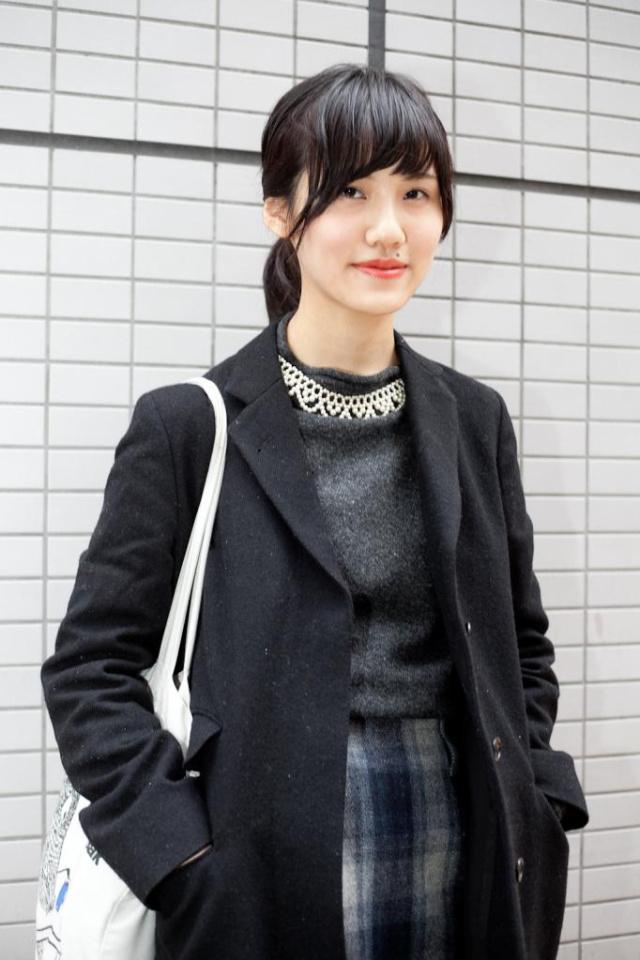 ショートヘアスタイル  シースルーバング 無造作 ラフ アンニュイ 透明感 ウェーブ アッシュ ナチュラル ゆるウェーブ 外国人風