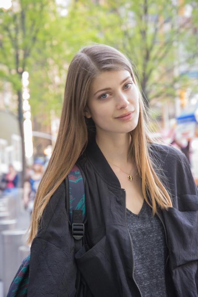 ミディアムヘアスタイル  鈴木茜 くせ毛風 透明感 無造作 ダークトーン グラデーションカラー 中目黒 代官山 roma