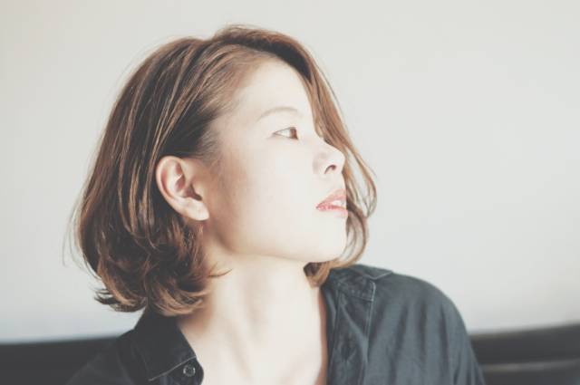 ボブヘアスタイル  REGILO シルバー シルバーグレージュ シルバーカラー アッシュ アッシュカラー 透明感アッシュ ボブ ショートボブ 外ハネボブ ニュアンスボブ