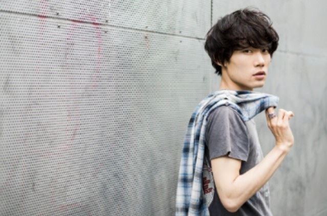 メンズのショートヘアスタイル  淀川純 マッシュ ダークトーン 無造作 爽やか 好感度 黒髪 表参道