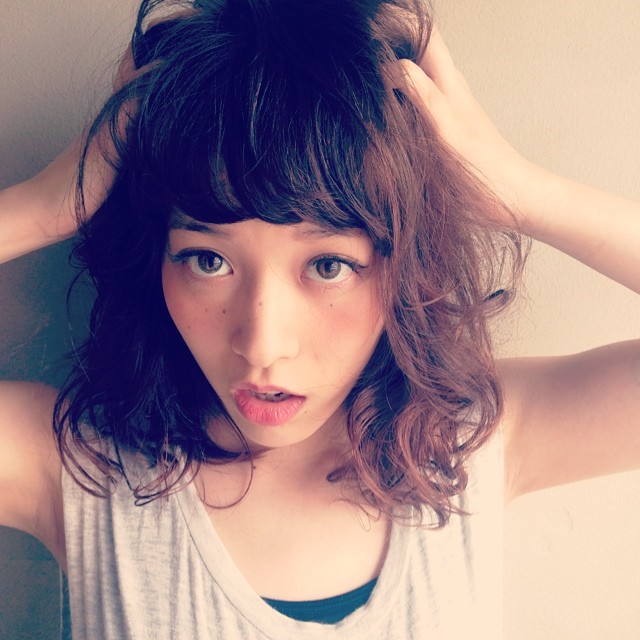 ミディアムヘアスタイル  浅野目結花 ショートバング 眉上バング ゆるふわ モテ 立川