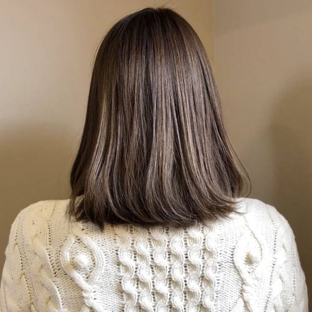 セミロングヘアスタイル  MEIMU 外国人風 透明感 センターパート ハイライト 無造作 ラフ 束感 ナチュラル 原宿