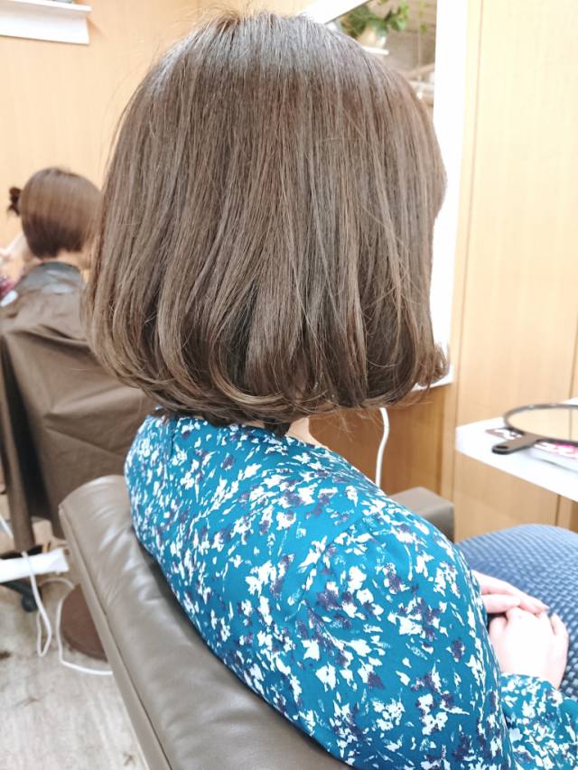ミディアムヘアスタイル  BURNEY FIELDS