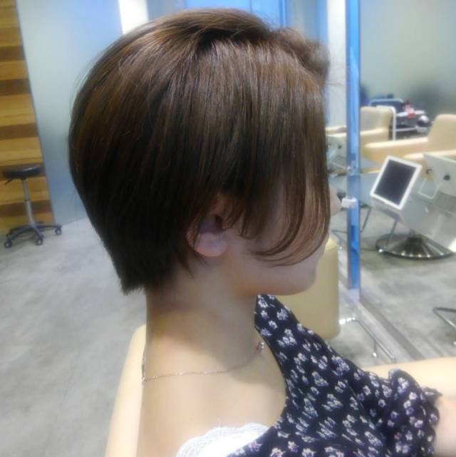 ショートヘアスタイル  ハット モード ハイトーン BAROQUE