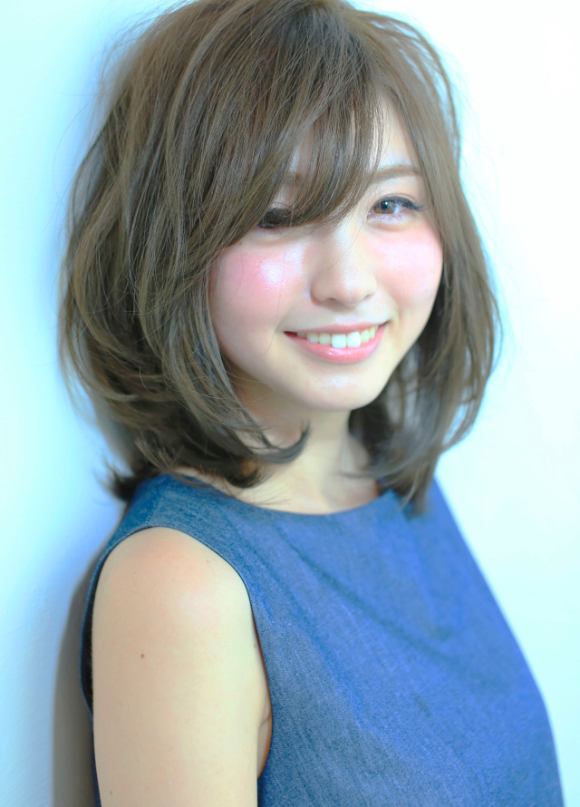 ボブヘアスタイル  ショートバング 前髪 束間前髪 ボブ ショートボブ マチルダボブ 切りっぱなしボブ 抜け感 イヤリング