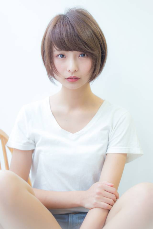 ミディアムヘアスタイル  シースルーバング 無造作 外国人風 外ハネ 透明感 アッシュ モテ カラー 好感度 簡単スタイリング くせ毛風 ラフ