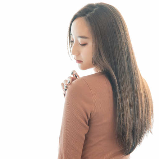 ロングヘアスタイル  ヘアーサロン　Loufreasy（ラフリジー） 髪質改善 髪質改善ストレート センターパート アッシュ ナチュラル 外国人風 かきあげバング 透明感 ストレート ストレートヘア ナチュラルストレート ストレートパーマ 縮毛矯正 髪質改善トリートメント 酸熱トリートメント 水素トリートメント トリートメント