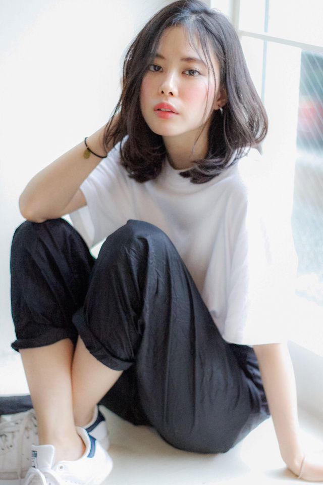 ミディアムヘアスタイル  うざバング 編みこみ シースルーバング 無造作 黒髪 ラフ 耳かけ ウェット 外ハネ アンニュイ 透明感 前下がりボブ グレージュ 切りっぱなし ブラントカット ブルージュ アッシュ Grow