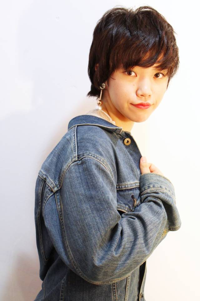 ヘアアレンジヘアスタイル  編みこみ 無造作 外国人風 黒髪 ゴールドピン 耳かけ 外ハネ アンニュイ かきあげバング 透明感 結婚式 ウェーブ アッシュ 簡単アレンジ くるりんぱ アレンジ