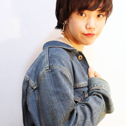 ショートヘアスタイル  Lounge by morio マッシュ ショート 似合わせ 池袋 美容院 スタイリスト 黒髪 ワンカール ヘア カット イメチェン アレンジ ストレート ボブ 斜めバング アシメ 夏