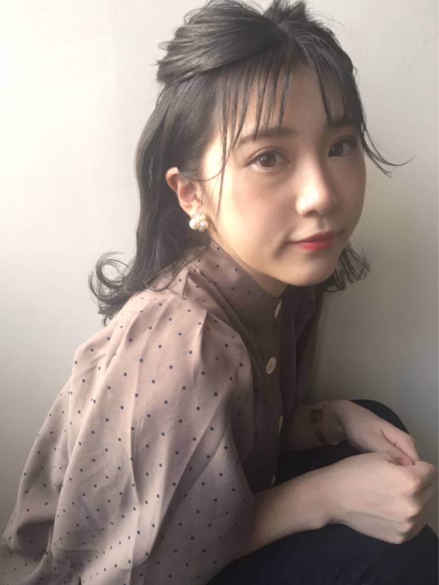 ミディアムヘアスタイル  暗髪 デジタルパーマ ウェーブ ゆるふわウェーブ ウェーブヘアー 外国人風ウェーブ ふわウェーブ ツヤツヤ 髪きれい 髪サラサラ ブランコ 真鍋隆典 黒髪 アンニュイ うざ丈バング