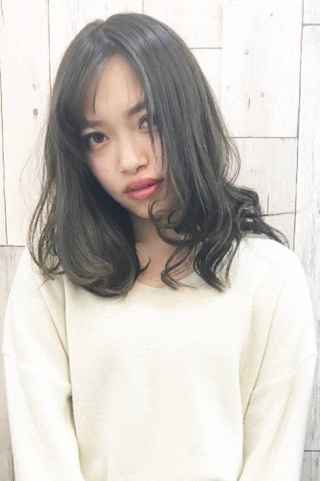ボブヘアスタイル  La Rica シースルーバング 無造作 外国人風 ラフ 外ハネ アンニュイ ウェット ウェーブ アッシュ ハイライト 透明感 めがね ブリーチ グレージュカラー ショートバンク 前髪 グレージュ パーマ