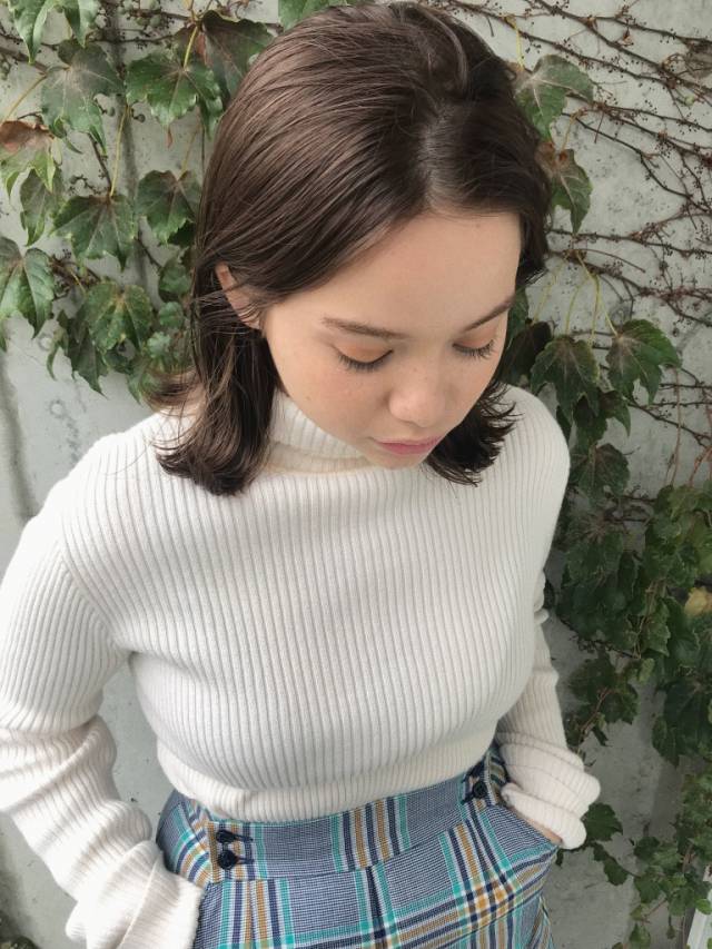 ミディアムヘアスタイル  Knit ニット タイト センターパート チェック スラックス 英国 British 外ハネ ロブ FUDGE ヨーロッパ 古着 ビンテージ