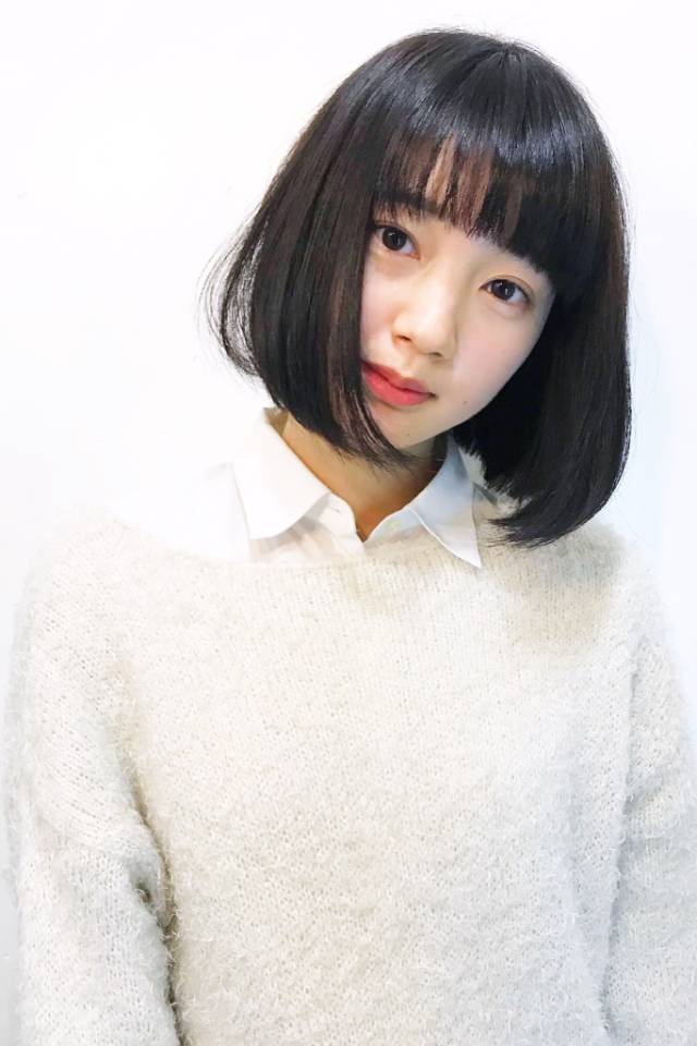 ミディアムヘアスタイル  うざバング センターパート 無造作 外国人風 ラフ アンニュイ ウェット 透明感 デニム ウェーブ アッシュ 外ハネ