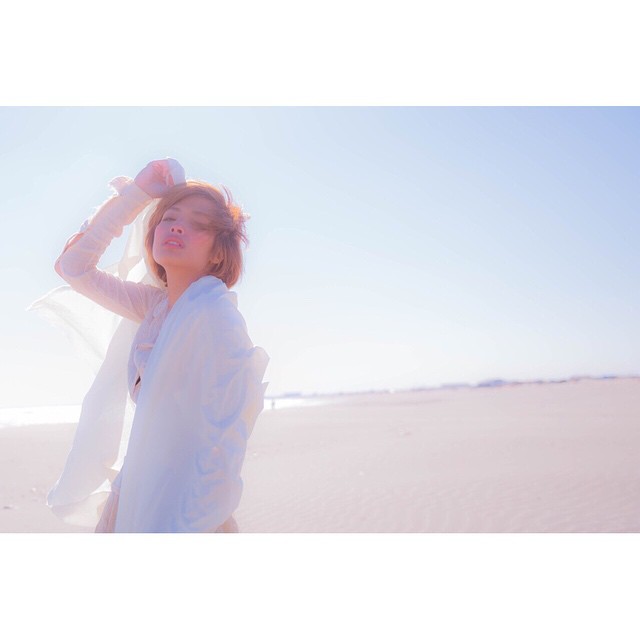 ショートヘアスタイル  眞治格 オールホワイト ナチュラル ラフ カジュアル 千葉