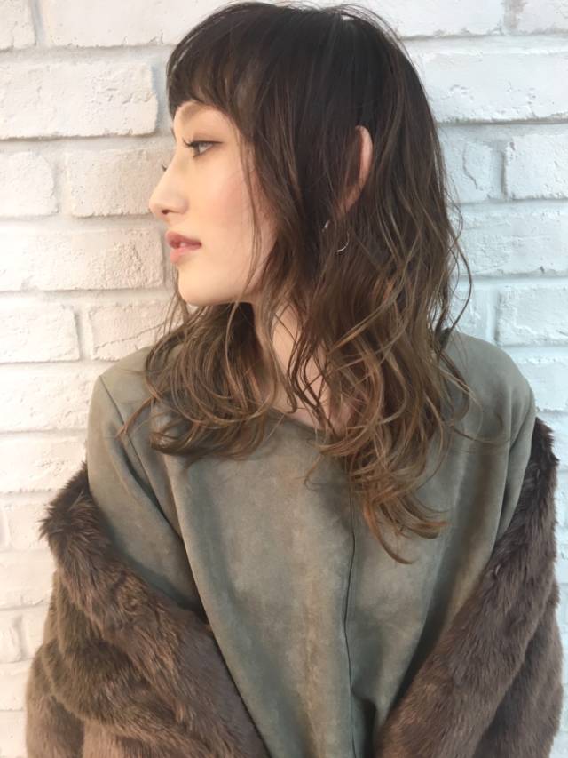 セミロングヘアスタイル  people