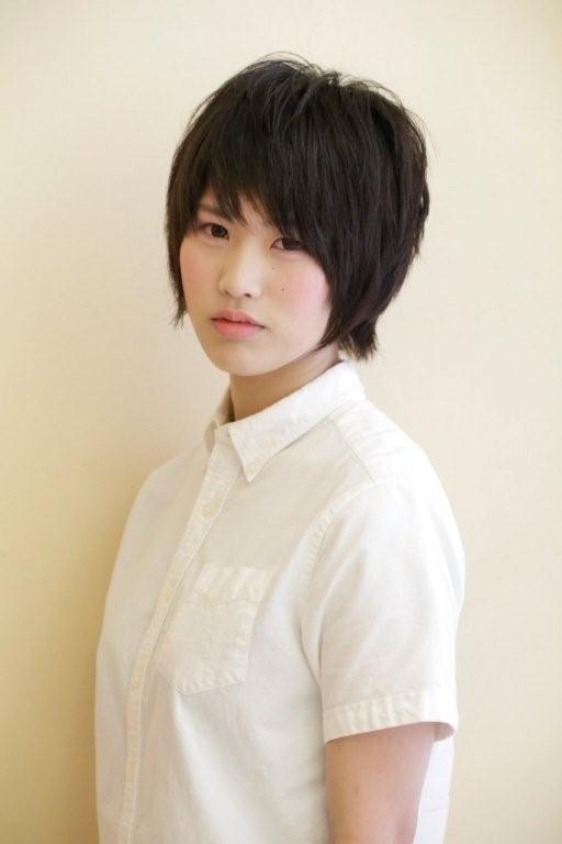 ミディアムヘアスタイル  シースルーバング 外はね くせ毛風 ピンクリップ モテ BAROQUE