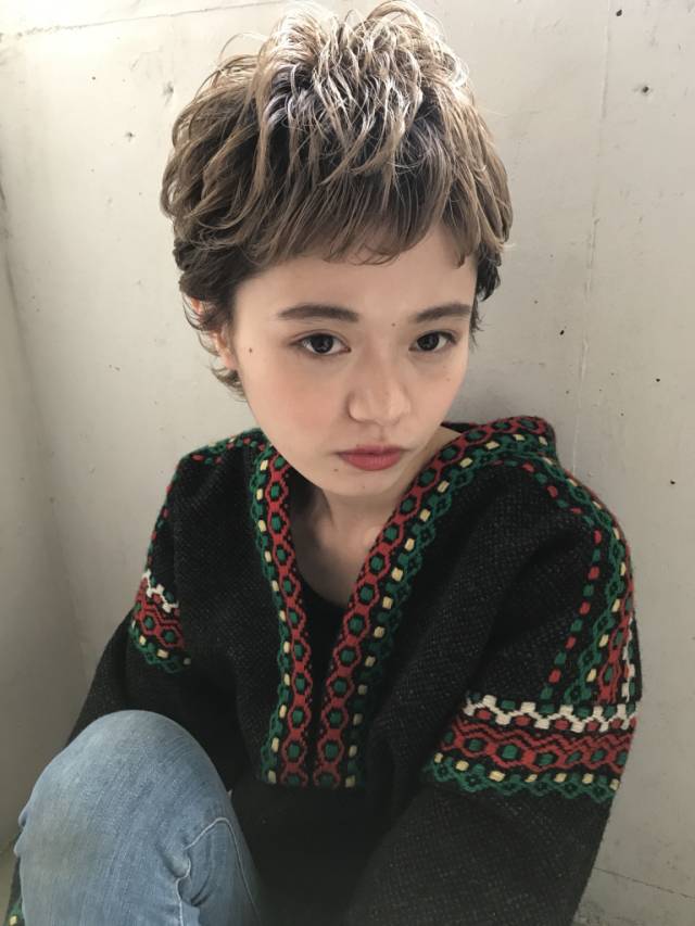 ボブヘアスタイル  切りっぱなし シースルーバング アッシュベージュ 透明感 アッシュグレー グレージュ ダークトーン ハイライト グラデーション 外国人風 池袋 西海岸 無造作 つや パーマ ウェット ショートボブ