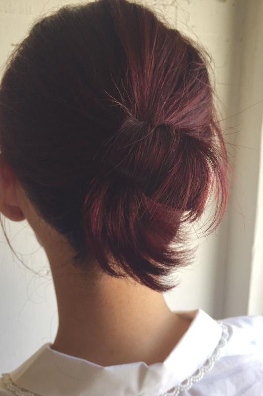 ロングヘアスタイル  うざバング センターパート 編みこみ シースルーバング 無造作 外国人風 ゴールドピン 黒髪 ラフ 耳かけ 外ハネ アンニュイ ウェット かきあげバング ウェーブ 結婚式 デニム アッシュ 透明感