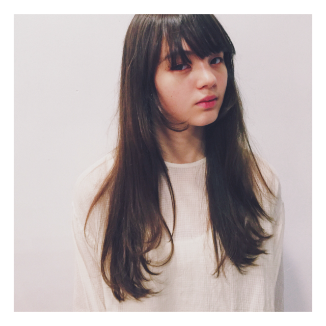 ロングヘアスタイル  アンニュイ 外国人風カラー 透明感アッシュ
