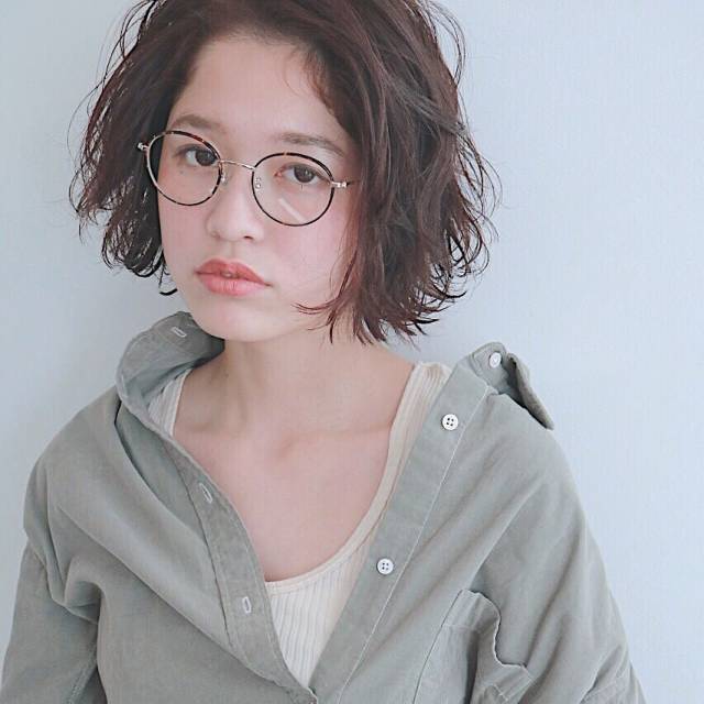 ヘアアレンジヘアスタイル  nalupuloaohana ゴールドピン 外国人風 無造作 耳かけ 外ハネ ラフ アッシュ ヴィンテージ ミニボブ FUDGE 菊池亜希子 ナチュラル リンネル マッシュ 透明感