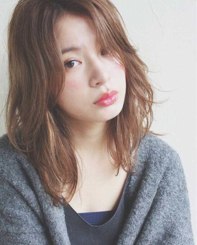 ヘアアレンジヘアスタイル  LOAVE OMOTESANDO うざバング 無造作 外国人風 ラフ くせ毛風 ヘアアレンジ 簡単アレンジ ポニーテール