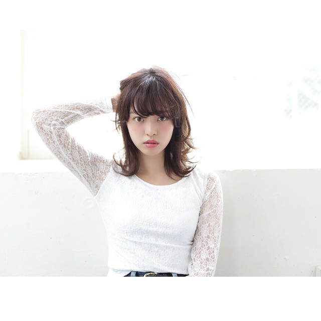 ミディアムヘアスタイル