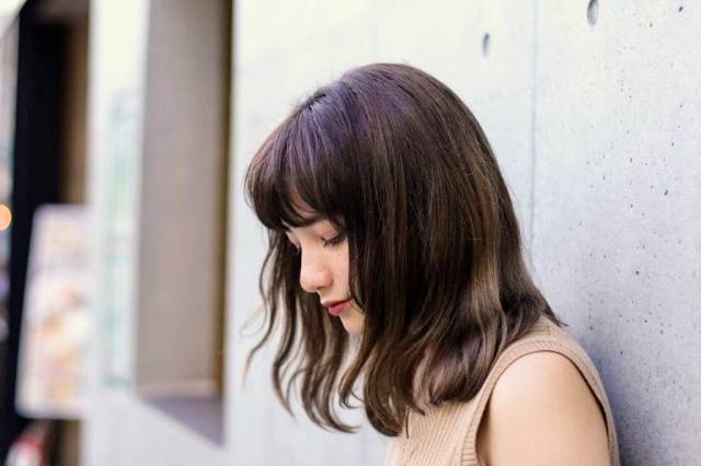 ミディアムヘアスタイル  ミディアム 外国人風 グレージュ アッシュベージュ 透明感 ハイライト グラデーションカラー 無造作 AFLOAT autumn winter 艶感 おしゃれ 池袋 西海岸 シースルーバング 切りっぱなし