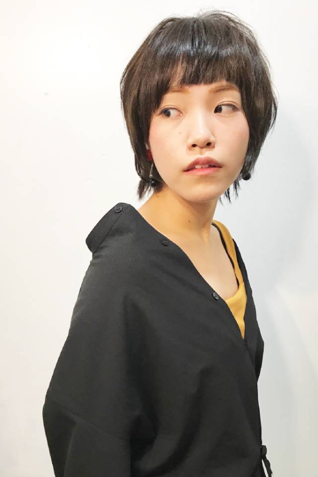 ショートヘアスタイル  Lounge by morio 斜めバング 個性的 オリジナル カット マッシュ ウルフ ショートヘア 池袋 ショート ヘア オン眉 佐野元気 YouTube オシャレ 秋冬 オススメ 似合う